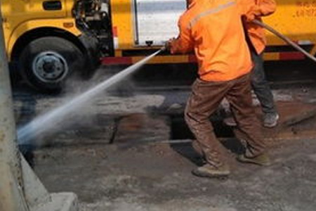 宝丰城关供暖水管维修|电动粉碎马桶堵了,卫生间漏水砸